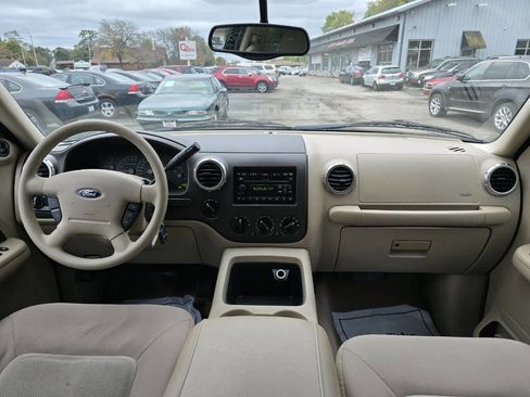 Used 2004 Ford Expedition XLT image 14