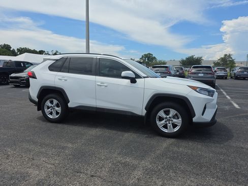 Used 2020 Toyota RAV4 XLE FWD image 2