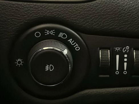Used 2021 Jeep Cherokee Latitude Lux FWD image 15
