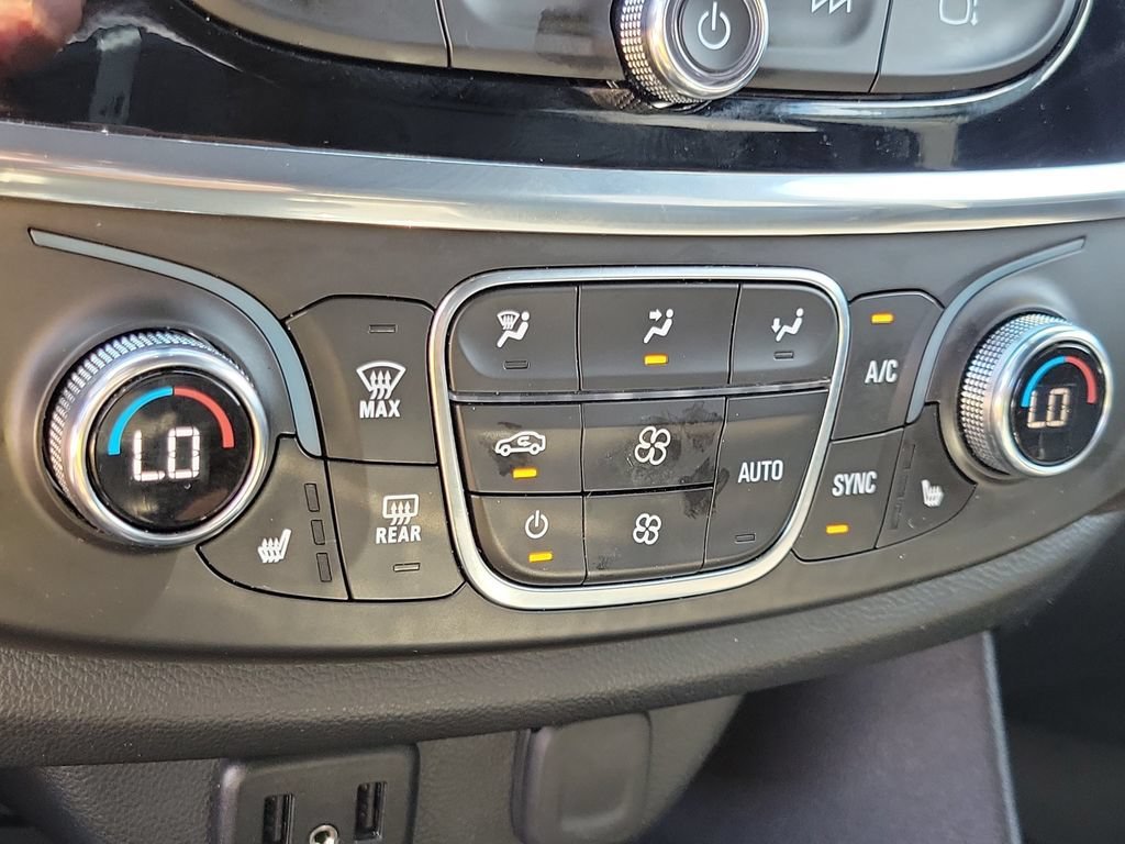 Used 2023 Chevrolet Traverse LT w/ LPO, Floor Liner Package FWD image 30