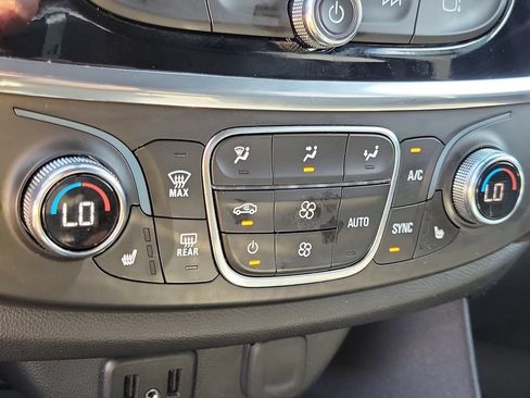Used 2023 Chevrolet Traverse LT w/ LPO, Floor Liner Package FWD image 30