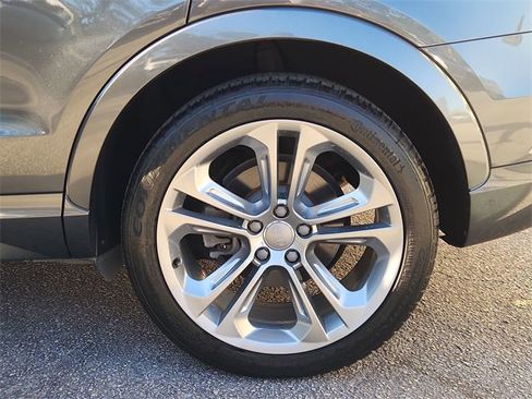 Used 2018 Audi Q3 2.0T Premium w/ Convenience Package image 32