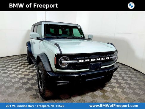 Used 2022 Ford Bronco Outer Banks w/ Sasquatch Package AWD/4WD image 1