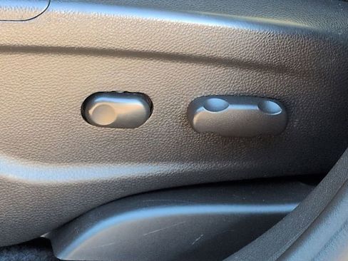 Used 2022 Chevrolet Trax LT w/ LT Convenience Package image 20