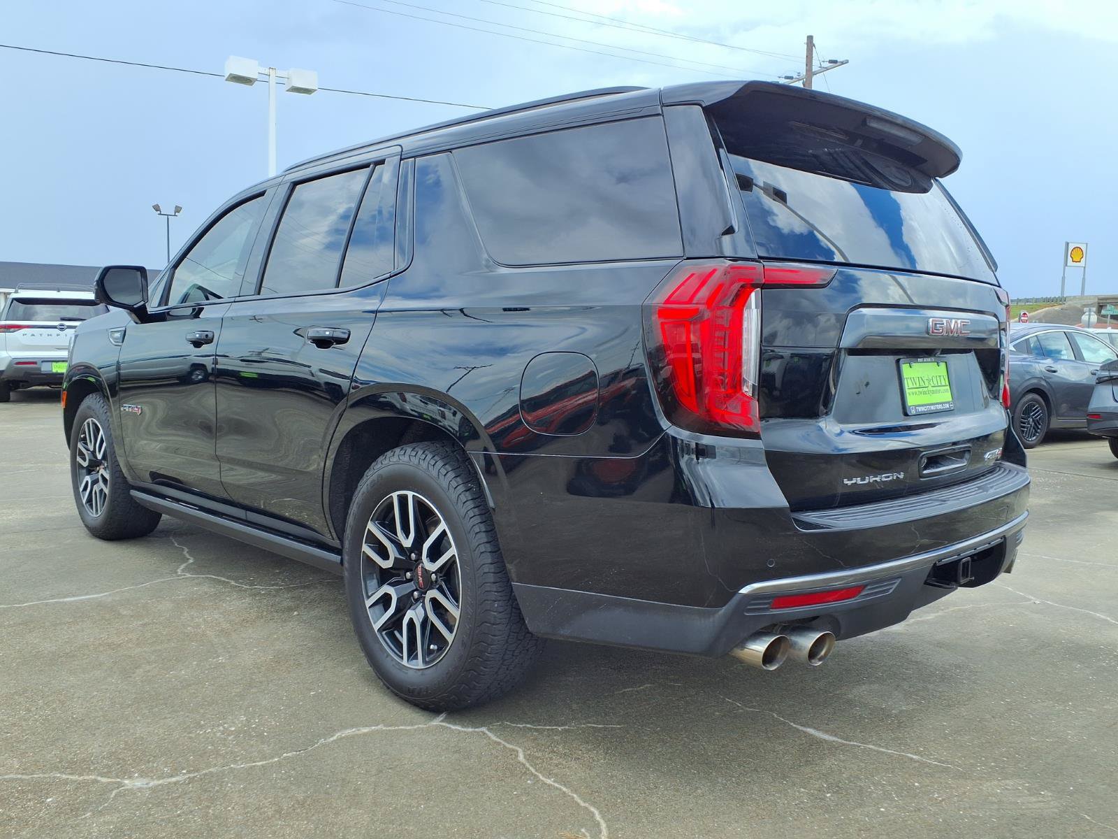 Used 2023 GMC Yukon AT4 AWD/4WD image 7