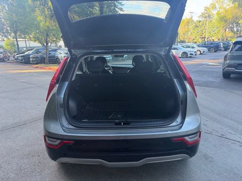 Certified 2023 Kia Niro Wave w/ Wave Preserve Package FWD image 17