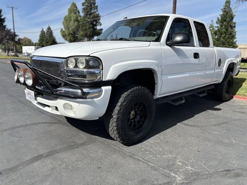 Used 2005 GMC Sierra 2500 SLE w/ Skid Plate Package AWD/4WD image 7