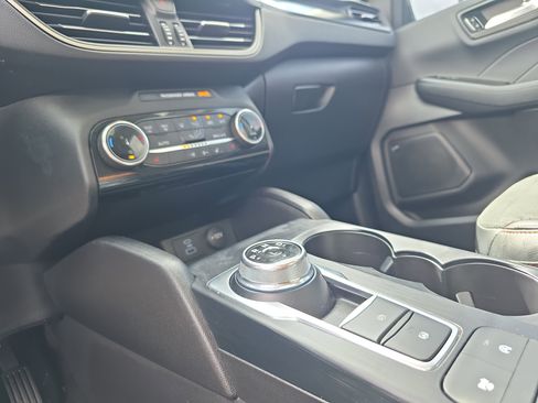 Used 2022 Ford Escape SEL w/ SEL Stealth AWD Package image 32
