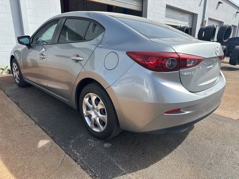 Used 2015 MAZDA MAZDA3 i SV image 3
