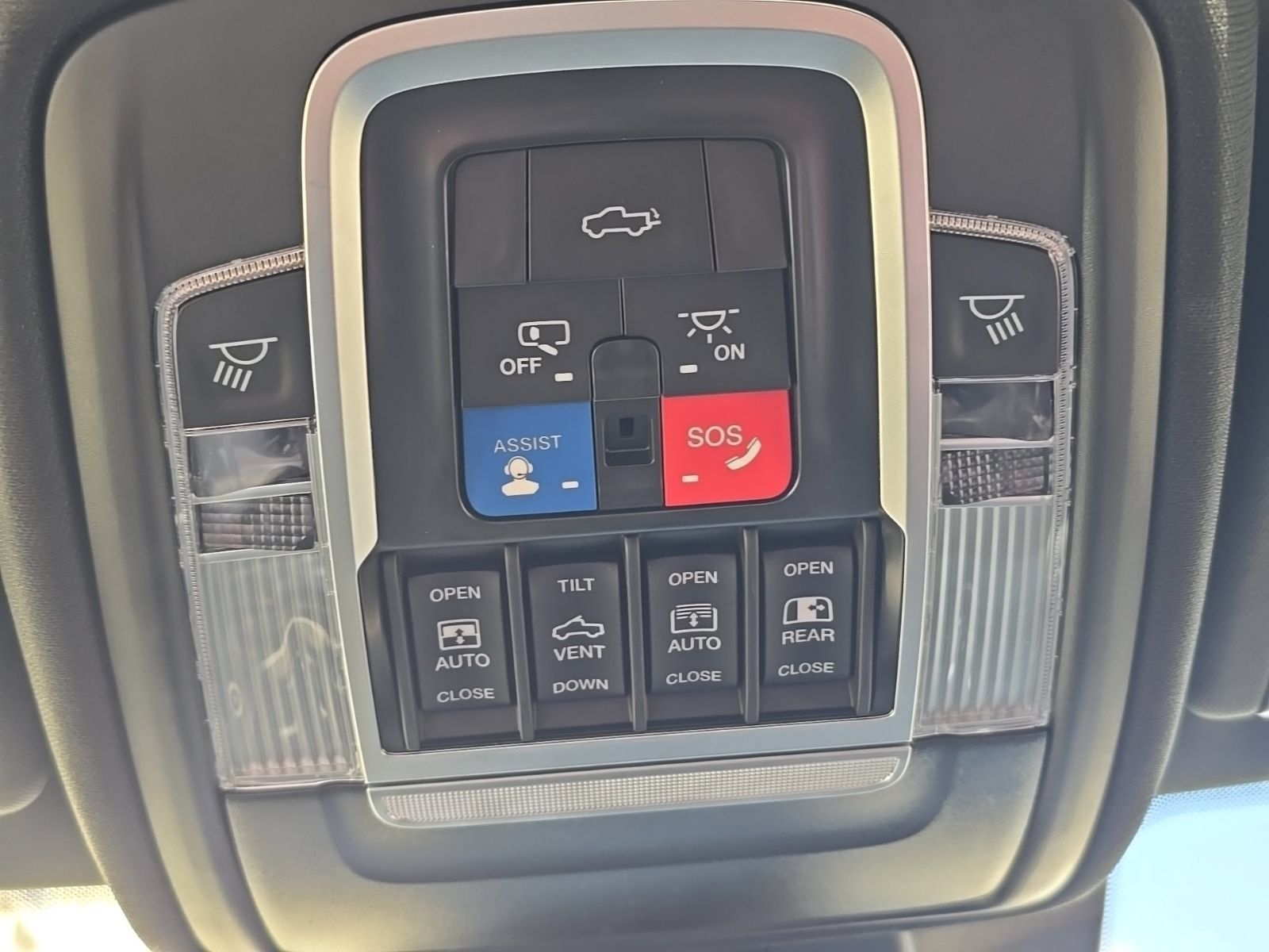 Used 2023 RAM 1500 Laramie AWD/4WD image 21