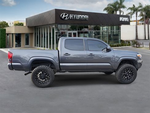 Used 2022 Toyota Tacoma SR image 2