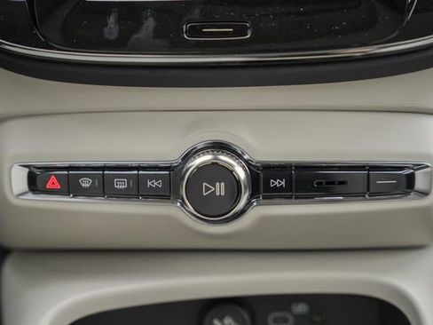 New 2026 Volvo XC40 B5 Ultra w/ Protection Package Premier image 24