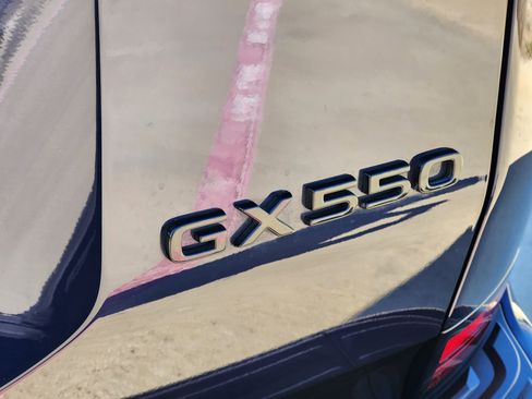 Used 2024 Lexus GX 550 w/ Accessory Package (2T) image 13