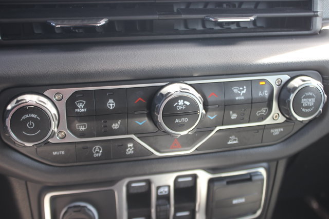 Used 2025 Jeep Wrangler Unlimited Sahara AWD/4WD image 9