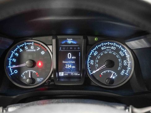 Certified 2018 Toyota Tacoma TRD Off-Road w/ Technology Package AWD/4WD image 24