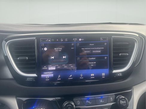 Used 2024 Chrysler Pacifica Touring-L image 28