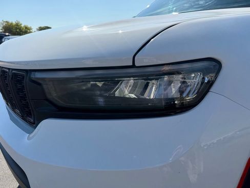 Used 2025 Jeep Grand Cherokee L Laredo RWD image 11