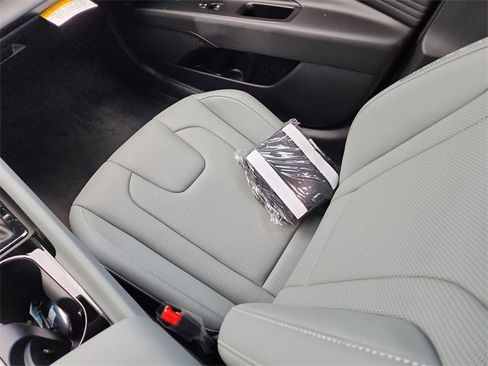 New 2025 Hyundai Elantra Limited image 14