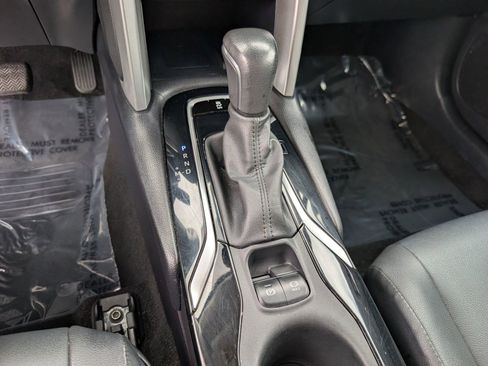 Used 2022 Toyota Corolla Cross XLE image 17