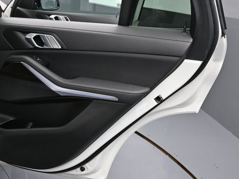 Used 2021 BMW X5 xDrive40i w/ Convenience Package image 38