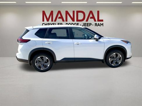 Used 2025 Nissan Rogue SV FWD image 4