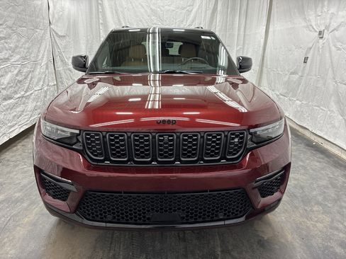 Used 2025 Jeep Grand Cherokee Summit AWD/4WD image 7