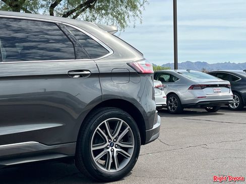 Used 2019 Ford Edge Titanium w/ Equipment Group 301A FWD image 10