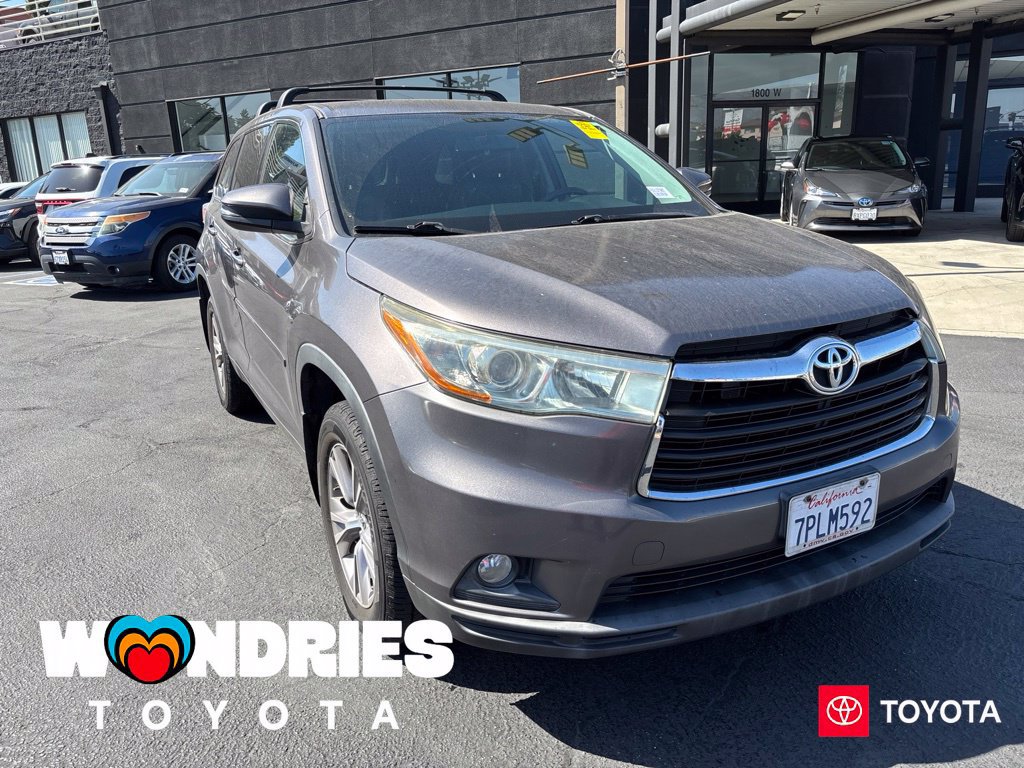 Used 2015 Toyota Highlander Plus FWD image 1