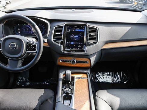 Used 2025 Volvo XC90 B6 Ultra image 12