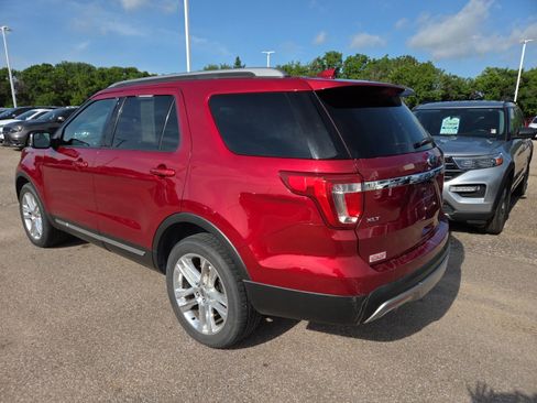 Used 2017 Ford Explorer XLT w/ Equipment Group 202A AWD/4WD image 3