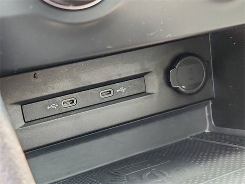 Certified 2022 Volkswagen Taos SE w/ Panoramic Sunroof Package image 26