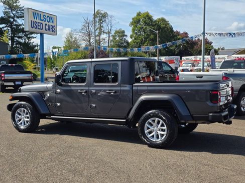 Used 2023 Jeep Gladiator Sport AWD/4WD image 2