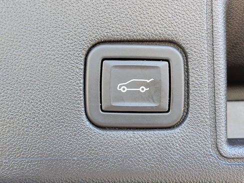 Used 2023 GMC Terrain SLE w/ Driver Convenience Package image 14