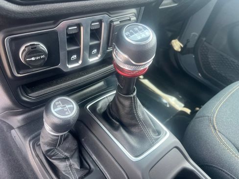 Used 2025 Jeep Wrangler Sport AWD/4WD image 22