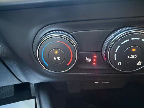 Used 2024 Chevrolet Trax RS w/ Sunroof Package image 10