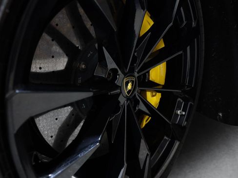 Used 2019 Lamborghini Urus AWD/4WD image 33