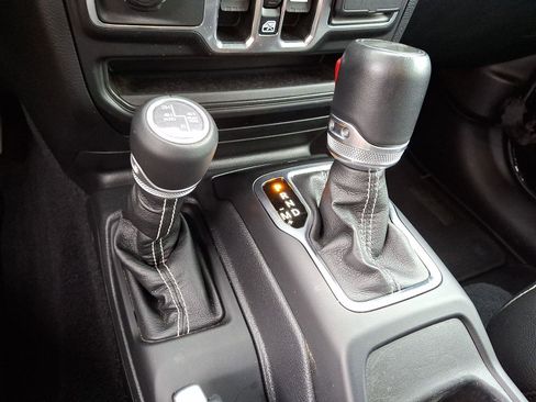 Used 2023 Jeep Wrangler Sahara w/ Cold Weather Group image 14