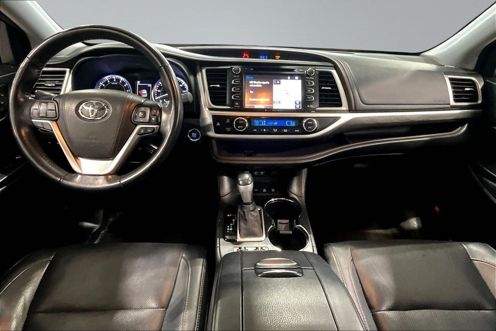 Used 2017 Toyota Highlander Limited Platinum AWD/4WD image 7