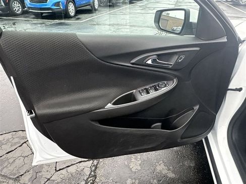 Used 2023 Chevrolet Malibu LT w/ Sport Edition image 21