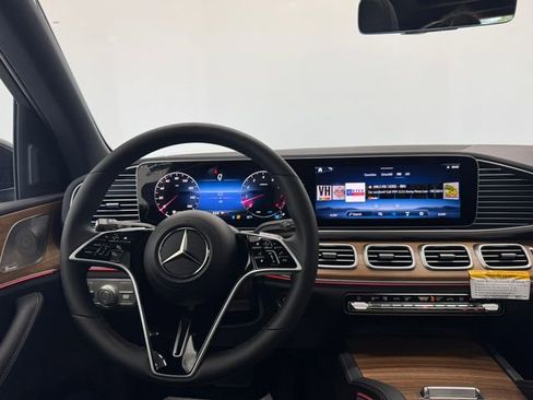 Used 2025 Mercedes-Benz GLE 350 4MATIC image 3