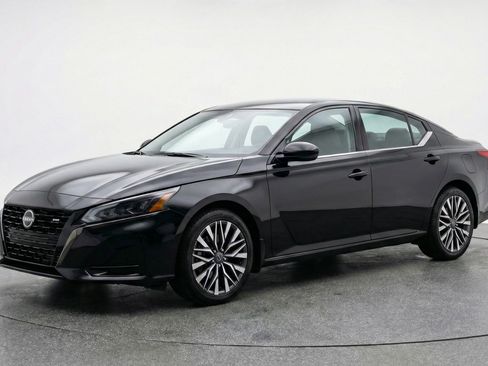 Used 2025 Nissan Altima 2.5 SV image 3