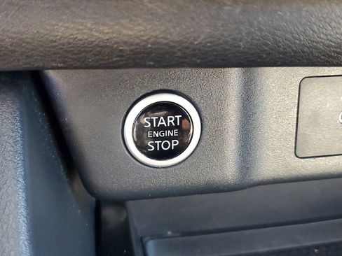 Used 2022 Nissan Rogue SV image 27