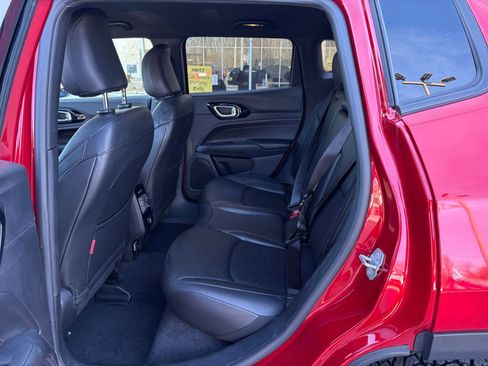 Used 2025 Jeep Compass Trailhawk image 25