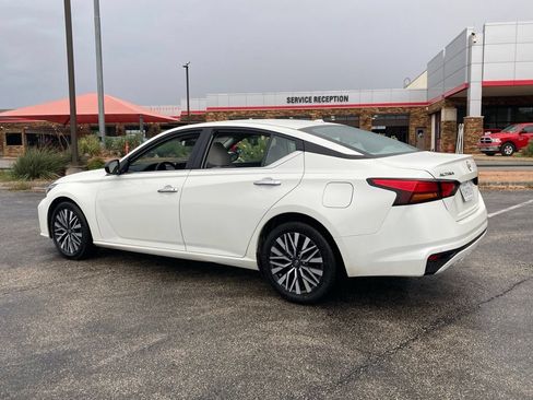 Used 2025 Nissan Altima 2.5 SV FWD image 5