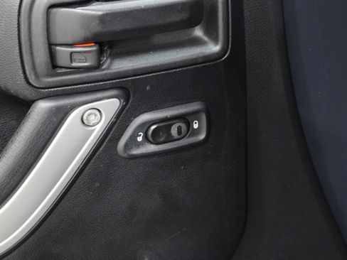 Used 2016 Jeep Wrangler Unlimited Sahara w/ Max Tow Package image 8