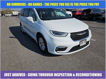 Used 2022 Chrysler Pacifica Touring-L