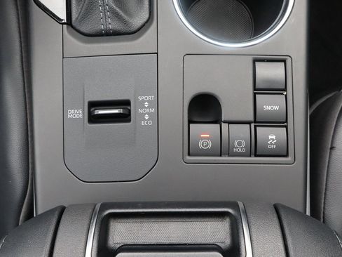 Used 2024 Toyota Highlander XLE image 23