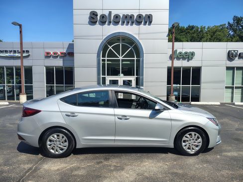 Used 2020 Hyundai Elantra SE FWD image 1