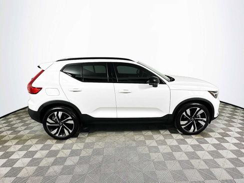 Used 2025 Volvo XC40 B5 Plus w/ Climate Package image 8