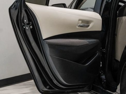 Used 2021 Toyota Corolla LE FWD image 45